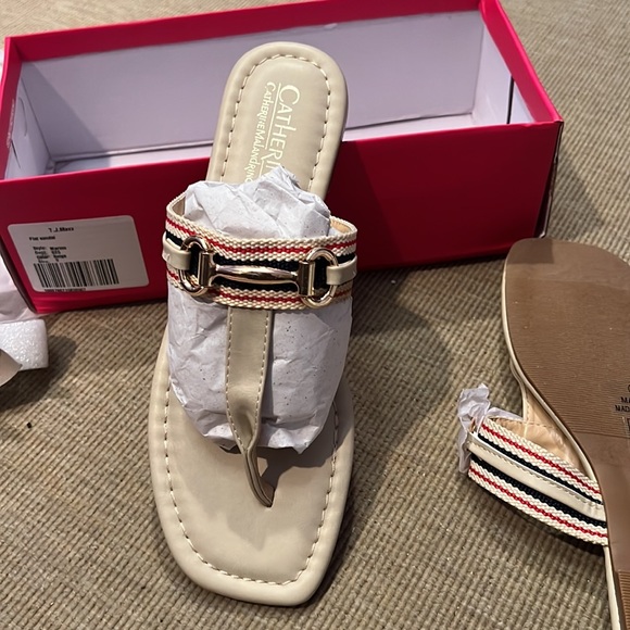 New in Box. Catherine Malandrino sandals. Size 9. - Picture 5 of 14